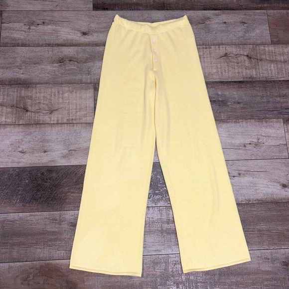 Guest In Residence everywhere cashmere pant in yellow - Picture 3 of 11